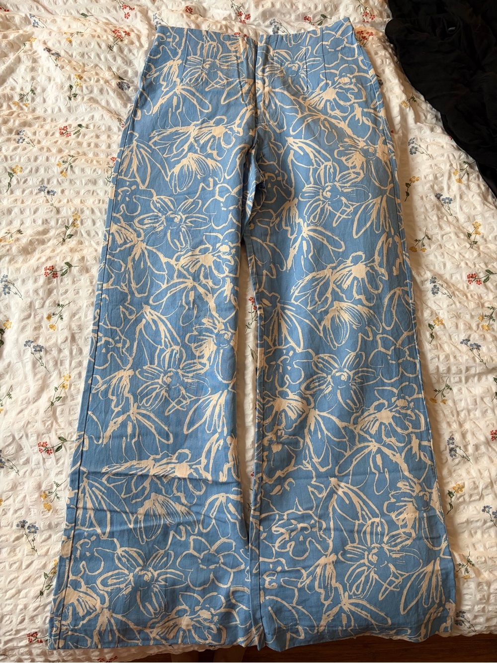 Zara Light Blue Wide-Leg Jeans with White Floral Print
